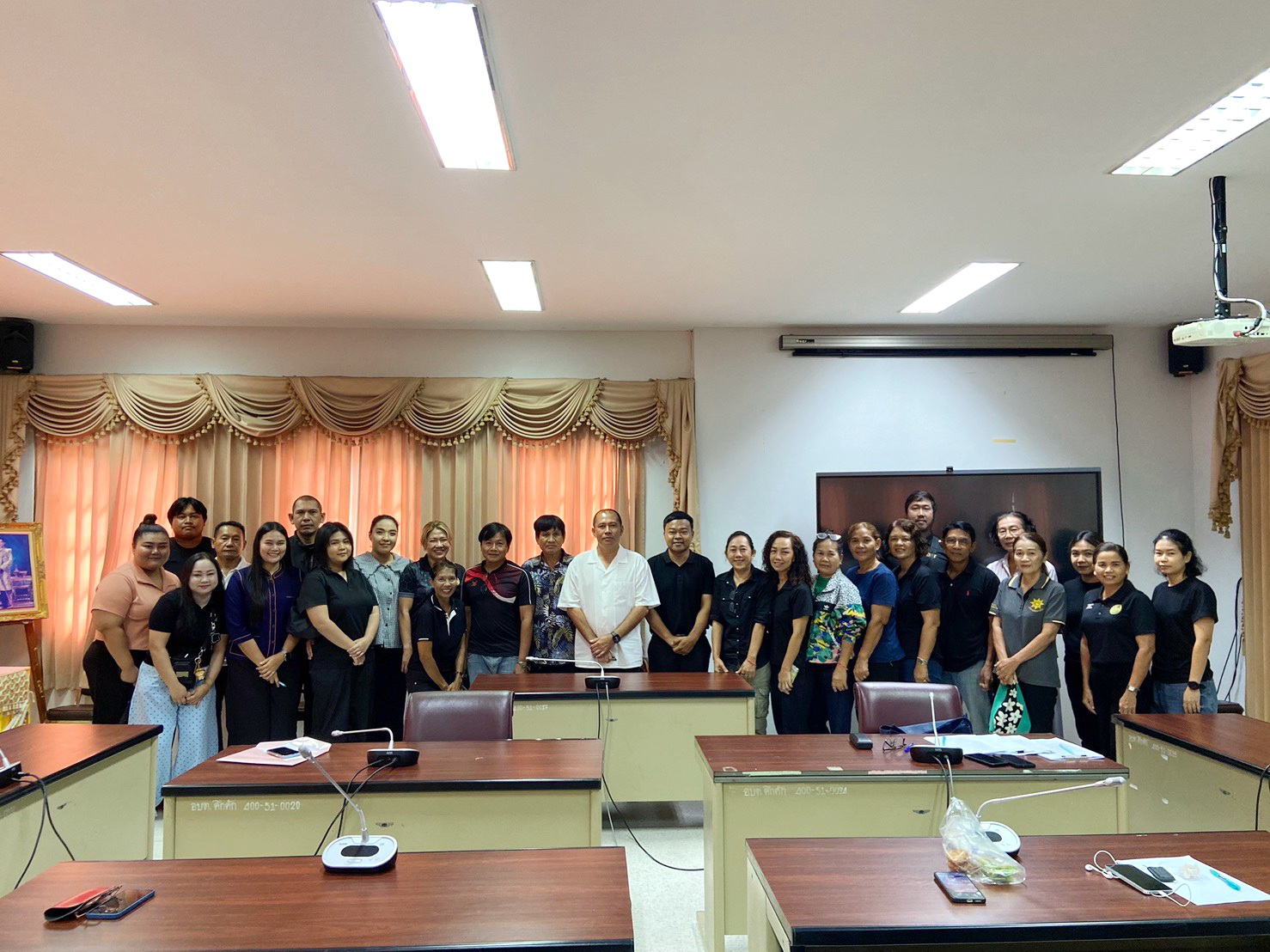 นายกเทศมนตรีตำบลคึกคัก ร่วมประชุมคัดเลือกผู้นำอาสาพัฒนาชุมชน (ผู้นำ อช.)  ณ ห้องประชุมเทศบาลตำบลคึกคัก อำเภอตะกั่วป่า จังหวัดพังงา 🙋‍🏘️