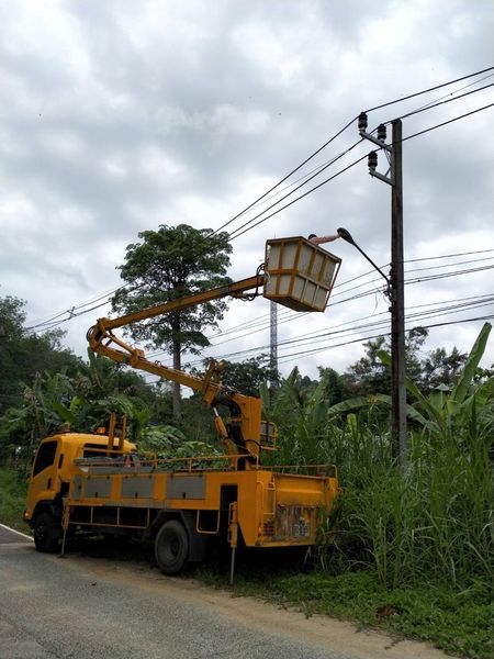 เทศบาลตำบลคึกคัก(กองช่าง งานไฟฟ้า)ได้ดำเนินการซ่อมไฟ ซอยทุ่งขมิ้น หมู่ที่๔ ตำบลคึกคัก อำเภอตะกั่วป่า จังหวัดพังงา