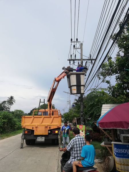 เทศบาลตำบลคึกคัก(กองช่าง งานไฟฟ้า)ได้ดำเนินการซ่อมไฟ ซอยน้ำตกช่องฟ้า หมู่ที่5 ตำบลคึกคัก อำเภอตะกั่วป่า จังหวัดพังงา