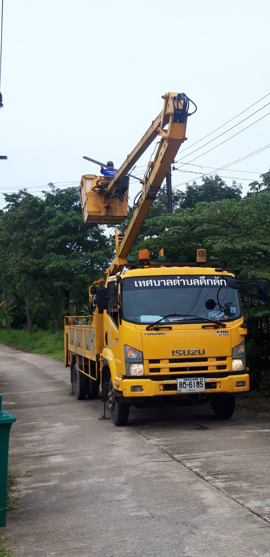 เทศบาลตำบลคึกคัก (กองช่าง งานไฟฟ้า )ได้ดำเนินการซ่อมไฟซอยป้านัส หมู่ที่4 และซอยวัดปากวีป หมู่ที่1 ตำบลคึกคัก อำเภอตะกั่วป่า จังหวัดพังงา