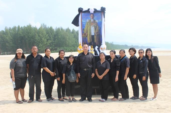 เข้าร่วมพิธีการจัดงานถวายความอาลัยแด่พระบาทสมเด็จพระปรมินทรมหาภูมิพลอดุลยเดช มหิตลาธิเบศรามาธิบดี