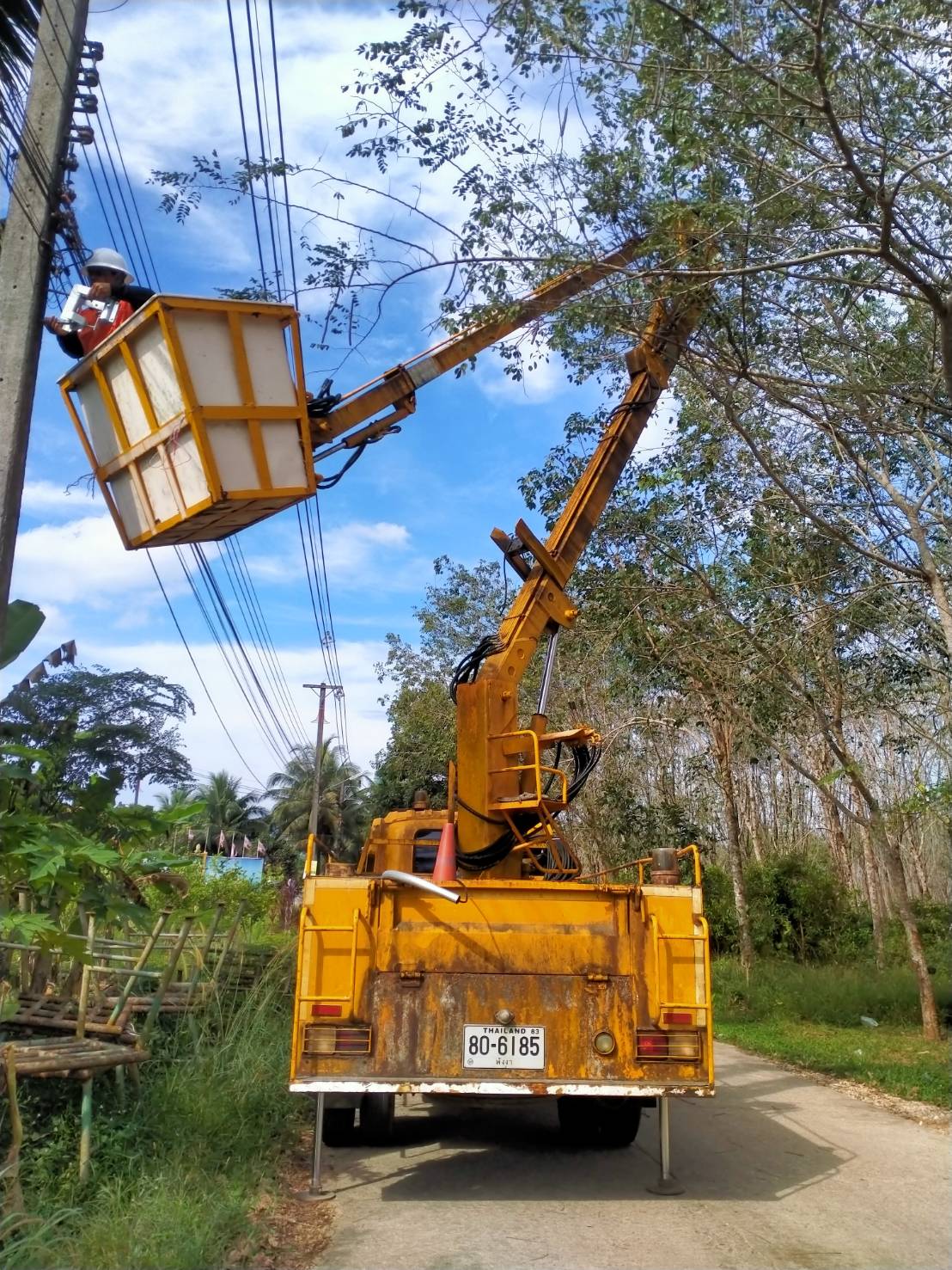 เทศบาลตำบลคึกคัก (กองช่าง งานไฟฟ้า )ได้ดำเนินการซ่อมและติดตั้งไฟซอยบ้านพักถาวรบางขยะ หมู่ที่ 2 ตำบลคึกคัก อำเภอตะกั่วป่า จังหวัดพังงา 