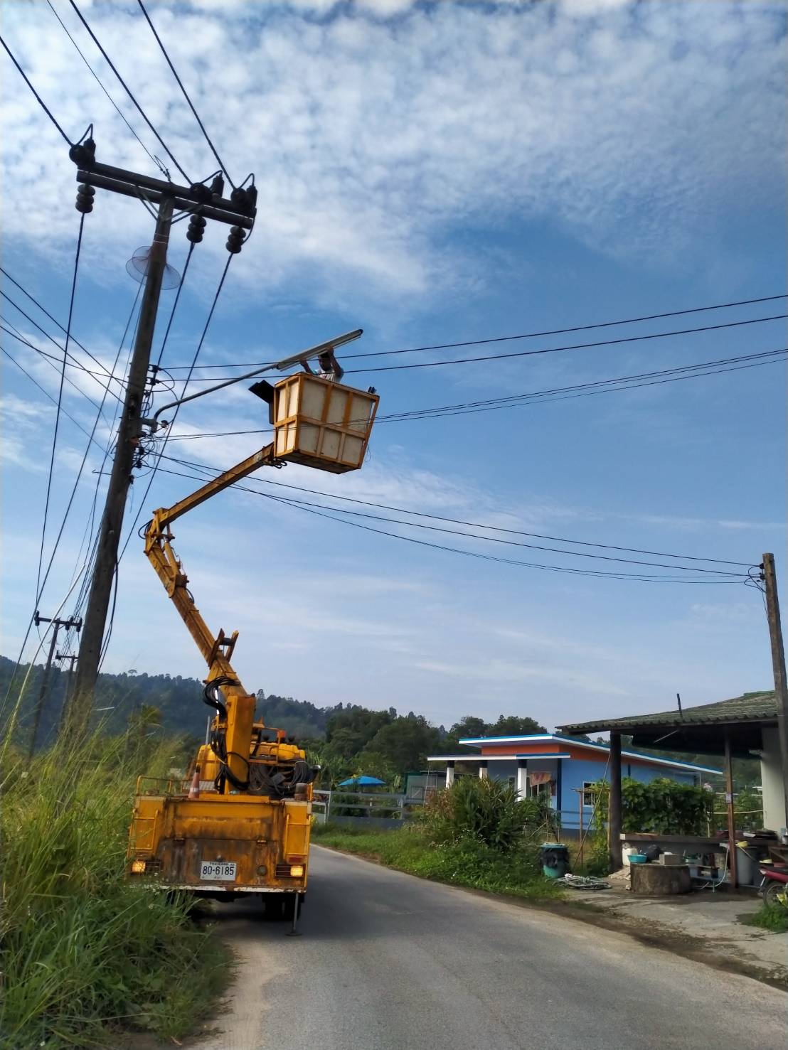 เทศบาลตำบลคึกคัก (กองช่าง งานไฟฟ้า )ได้ดำเนินการซ่อมไฟซอย ทุ่งขมิ้น บ้าบนเขา หมู่ที่4 ตำบลคึกคัก อำเภอตะกั่วป่า จังหวัดพังงา