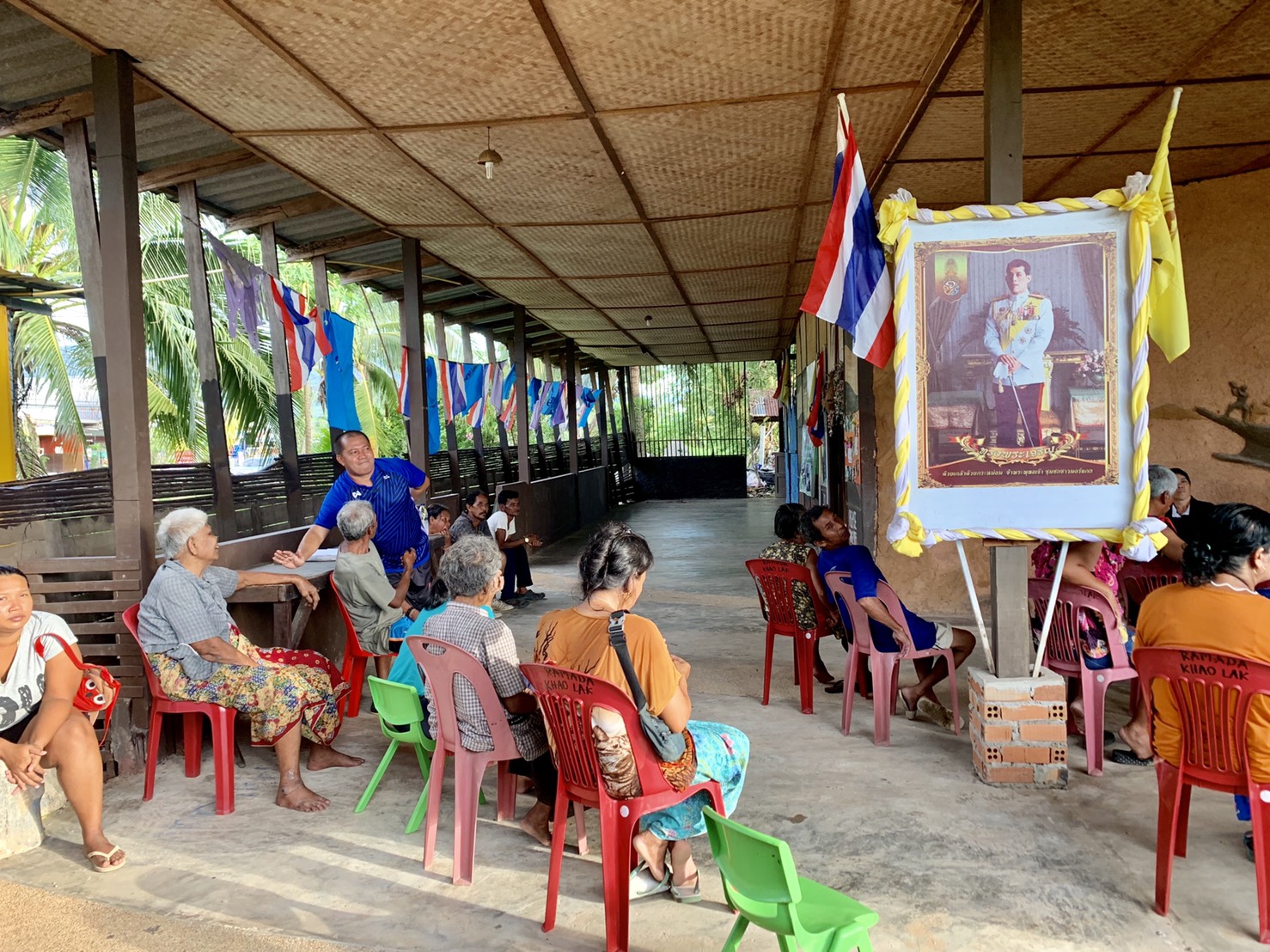 เข้าร่วมการประชุมวาระสัญจร เรื่อง การนำเสนอโครงการปรับปรุงภูมิทัศน์ชุมชนมอแกน 