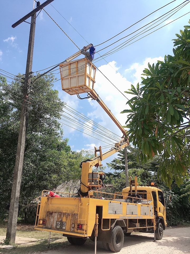 เทศบาลตำบลคึกคัก (กองช่าง งานไฟฟ้า) ดำเนินการติดตั้งโคมไฟกิ่งเดียว ส่องสว่าง ถนนสาธารณะ หมู่ที่ 4 ตำบลคึกคัก อำเภอตะกั่วป่า จังหวัดพังงา