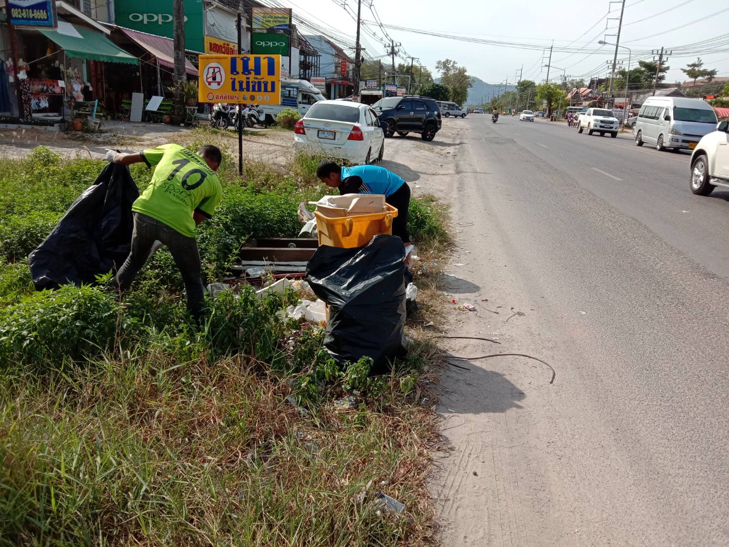 เทศบาลตำบลคึกคัก(งานสาธารณสุขและสิ่งแวดล้อม) ได้ดำเนินการเก็บขยะบริเวณหมู่ที่ 3-5 