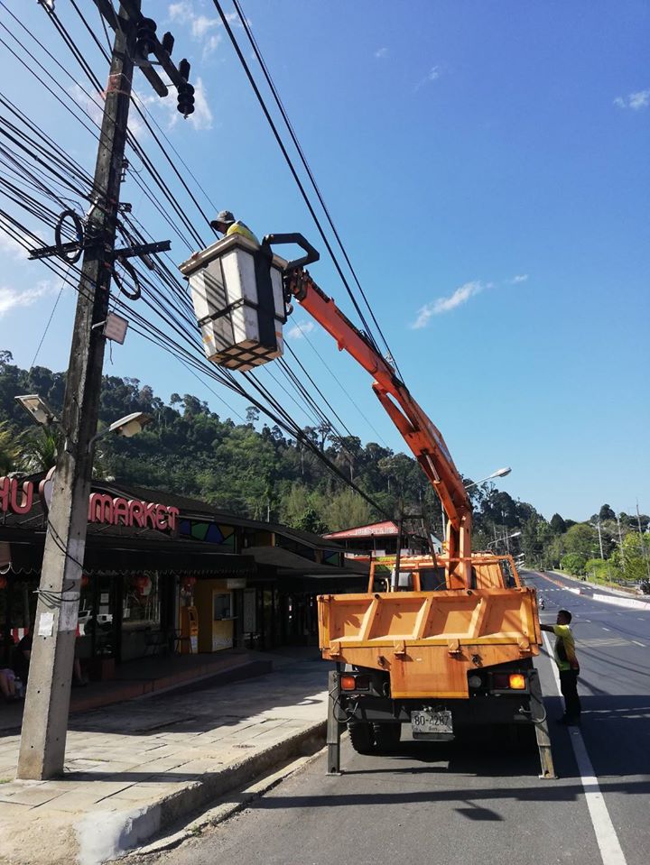 เทศบาลตำบลคึกคัก (กองช่าง งานไฟฟ้า)ได้ดำเนินการถอดโคมไฟ สปอตไลท์ LEDจำนวน 7 ชุด หมู่ที่ 7