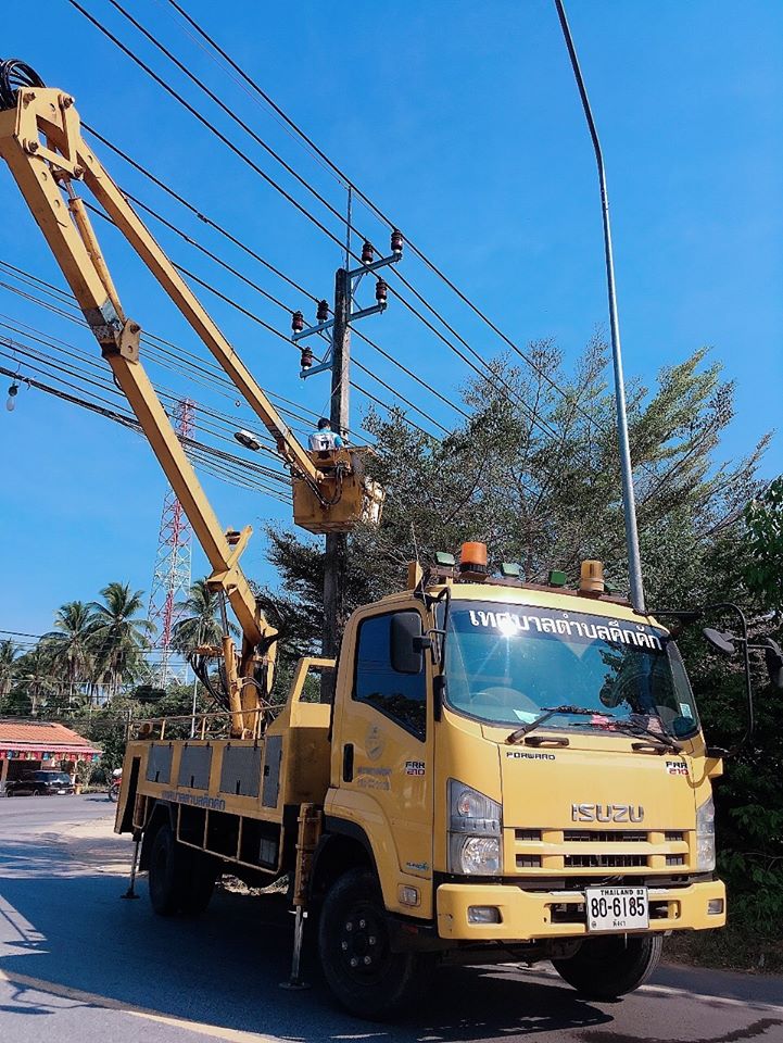 เทศบาลตำบลคึกคัก (กองช่าง งานไฟฟ้า)ได้ดำเนินการซ่อมไฟซอยปากวีปดอกแดง หมู่ที่ 1 