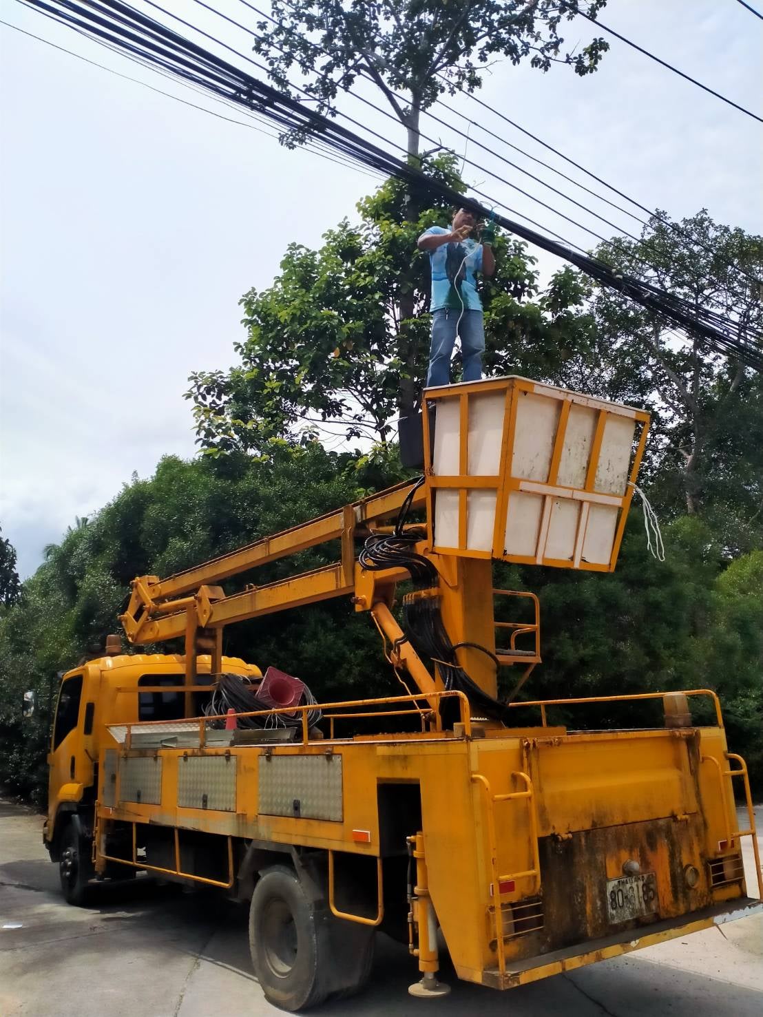 เทศบาลตำบลคึกคัก (กองช่าง งานไฟฟ้า )ได้ดำเนินการซ่อมไฟวัดคึกคัก หมู่ที่4ตำบลคึกคัก อำเภอตะกั่วป่า จังหวัดพังงา 